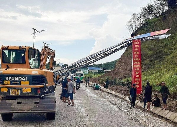 2 người chết, hàng trăm ngôi nhà hư hỏng do thời tiết cực đoan