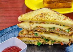 Làm bánh mì kẹp phô mai cực ngon chưa đầy 10 phút, quá dễ ai cũng làm được