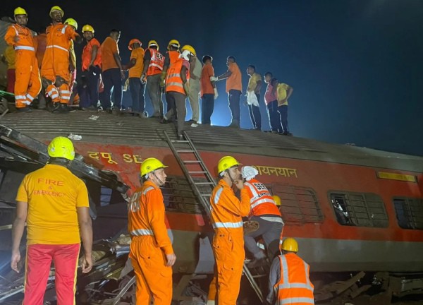 Tai nạn đường sắt Ấn Độ: Bệnh viện gần hiện trường hỗn loạn như thời chiến