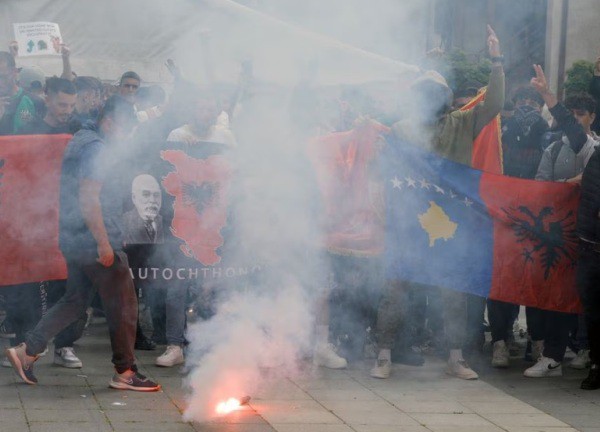 Mỹ và EU cảnh báo Kosovo lãnh hậu quả nếu không nhượng bộ