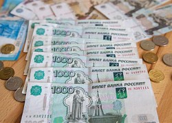 Đồng ruble của Nga giảm giá xuống mức thấp nhất trong 14 tháng