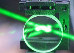 Loại keo siêu rẻ của Trung Quốc có thể vô hiệu hóa vũ khí laser giá triệu USD