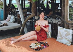 Nữ tiếp viên trưởng có gia thế hoàng tộc, tên kêu như chuông, U40 mặc bikini không phô phang mà sang đẹp