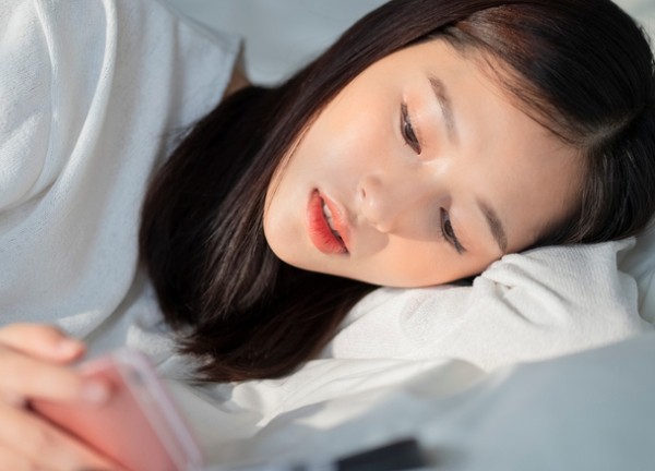 Nửa đêm mẹ chồng gọi điện, khóc lóc cầu xin tôi cứu giúp em chồng