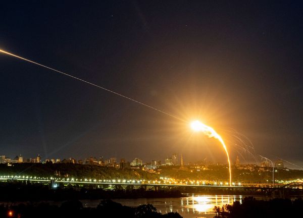 Ukraine: 5 nhà lãnh đạo châu Phi vừa đến thăm, Kiev rung chuyển vì nổ lớn
