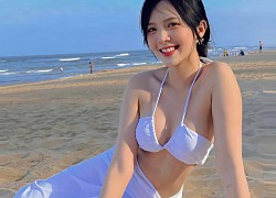 "Hot girl đồng phục" khoe da thịt cùng váy áo gợi cảm, mặt "búng ra sữa" nhưng body nuột nà