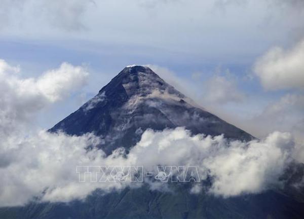 Philippines: Hàng trăm người nhiễm nhiều bệnh sau khi sơ tán do núi lửa Mayon phun trào