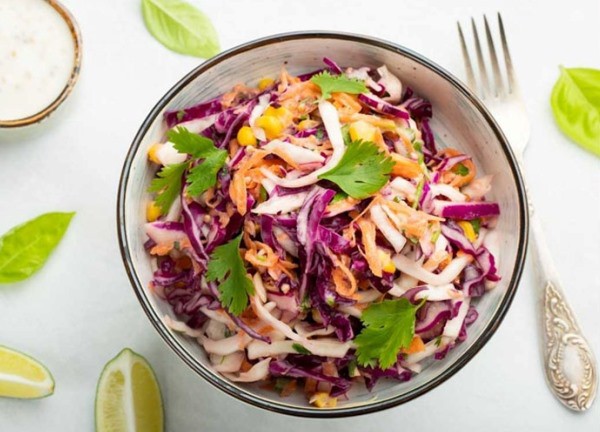 Làm salad bắp cải giòn ngon, chống ngán cho bữa cơm ngày hè