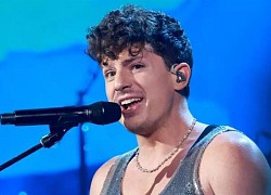 Charlie Puth kêu gọi khán giả ngừng ném đồ vào nghệ sĩ biểu diễn