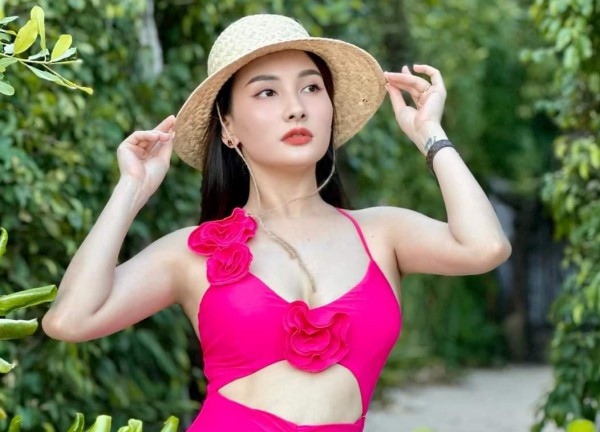 Diễn viên Bảo Thanh diện bikini hút mắt, Phương Oanh vai trần gợi cảm