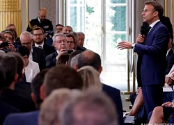 Tổng thống Pháp Macron trấn an các thị trưởng về bạo loạn