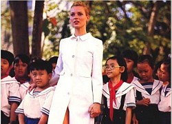 Bộ ảnh chụp 27 năm của siêu mẫu Kate Moss tại Việt Nam bỗng hot rần rần, điểm đặc biệt khiến CĐM trầm trồ