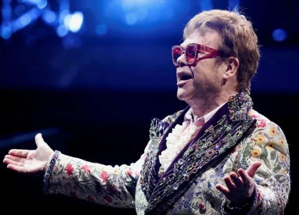 Danh ca Elton John giã từ các chuyến lưu diễn