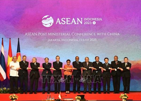 Hội nghị AMM-56: ASEAN và Trung Quốc nhất trí đẩy nhanh đàm phán COC