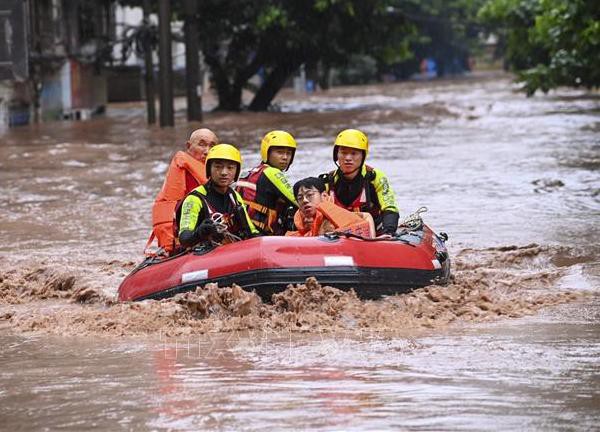 Trung Quốc: Sơ tán trên 9.700 người do mưa bão