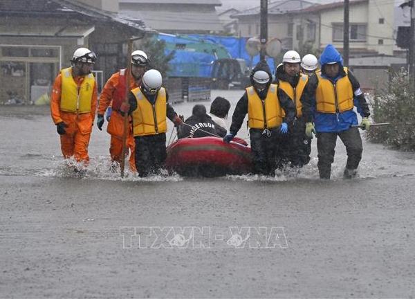 Lượng mưa kỷ lục ở Đông Bắc Nhật Bản, một người tử vong trong ô tô ngập nước