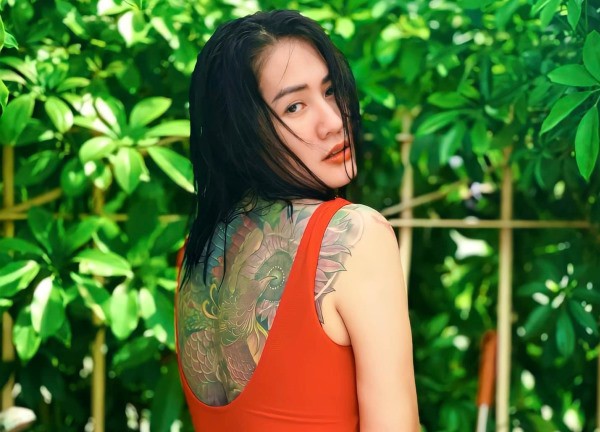 Bùi Lan Hương, Minh Cúc gây "sửng sốt" khi diện bikini: Lý do là gì?