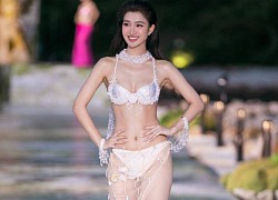 "Thần tiên tỷ tỷ quê Thanh Hoá" hiếm hoi diễn bikini gợi cảm trước đám đông