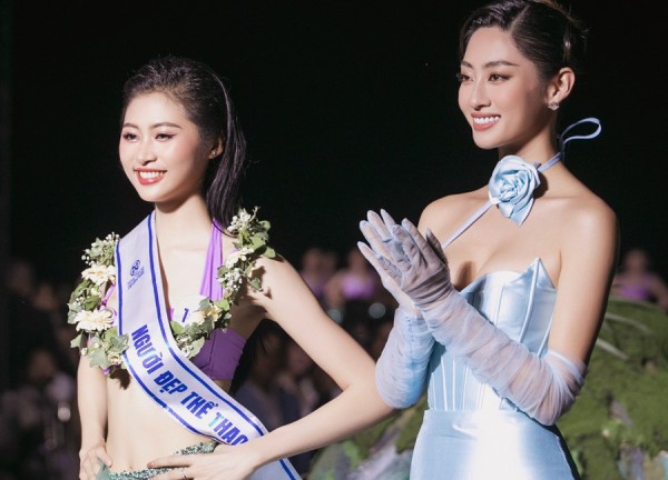 Trước thềm chung kết, thí sinh Miss World Vietnam diễn áo tắm nóng bỏng tại Quy Nhơn