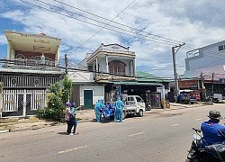 Người đàn ông chết nhiều ngày trong tư thế treo cổ trong phòng trọ