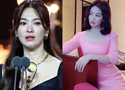Song Hye Kyo khóc nghẹn khi thắng Daesang ở Rồng Xanh, liền bị tung ảnh được Lee Min Ho cầu hôn?