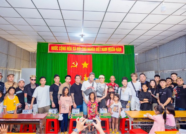 200 thợ xăm khắp cả nước cùng quy tụ, trao tặng 500 phần quà cho bà con Long An