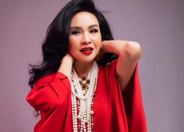 Diva Thanh Lam U60 ngày càng quyến rũ nhờ chăm chút thời trang