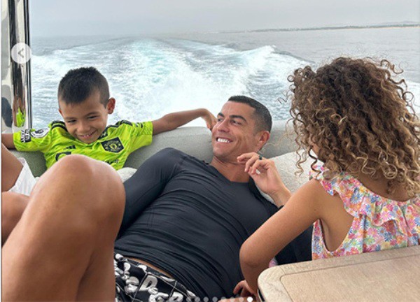 Lộ chi tiết Ronaldo hết giận MU