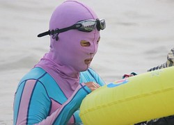 Mốt khăn trùm 'facekini' lại rộ lên giữa nắng nóng kỷ lục ở Trung Quốc