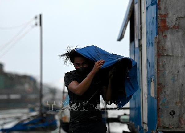 Bão Doksuri đổ bộ Philippines gây mưa lớn, mất điện