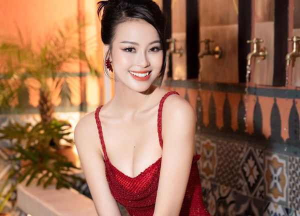 Body nóng bỏng của cô gái Nghệ An vừa giành ngôi vị Á hậu 1 Miss World Vietnam