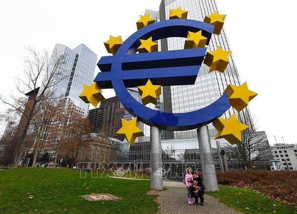 Kinh tế Eurozone kết thúc chuỗi tăng trưởng âm