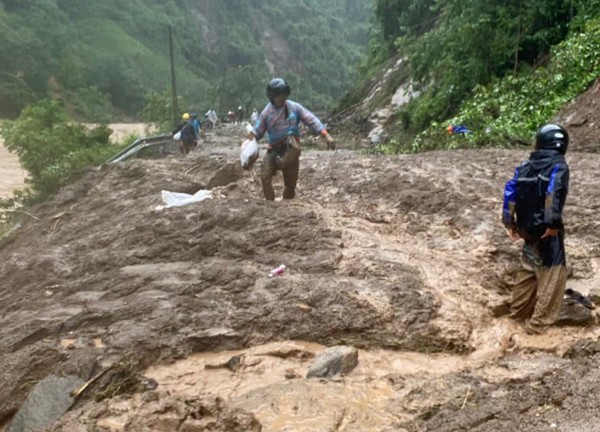 Cảnh tan hoang ở Mù Cang Chải, nơi 2 cháu bé tử vong do đá lở