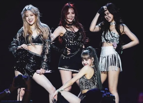 Blackpink đăng ảnh chụp tại Hà Nội, kỷ niệm 7 năm ra mắt công chúng