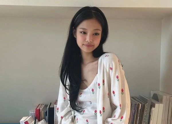 Nghi vấn V (BTS) viết về Jennie trong bài hát mới: 'Anh sẽ từ bỏ tất cả, vì chúng ta'