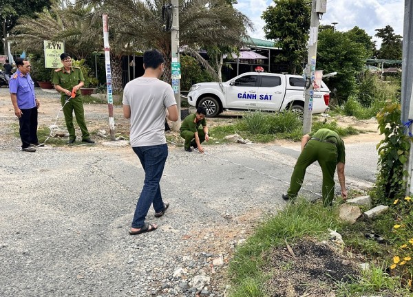 Truy bắt kẻ đi xe máy chặn đầu ôtô, đâm 1 người tử vong