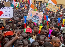 Đảo chính Niger: Bị Liên minh châu Phi đình chỉ tư cách thành viên; Chính quyền cấm dân nhiều nước mang vũ khí vào