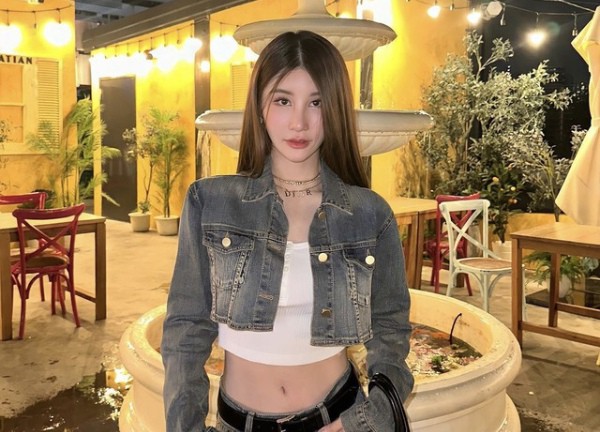 Không chỉ cá tính, đồ denim còn giúp nàng biến hóa với những set đồ siêu xinh