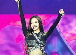 Lisa bị tuột dây áo trước hàng ngàn người, xử lý chuyên nghiệp thế nào mà netizen khen không ngớt