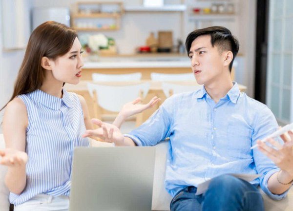 Mẹ chồng tương lai đòi thêm tên con trai vào giấy tờ sở hữu nhà riêng của con dâu trước khi cưới
