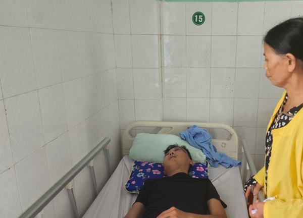 Nam thanh niên bị đánh dã man: Trên đường đi thăm bố ốm về thì bị đánh