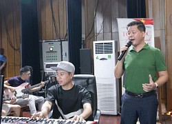 Vợ NSƯT Đăng Dương tiết lộ chồng mê say tập luyện cho liveshow kỷ niêm 30 năm ca hát