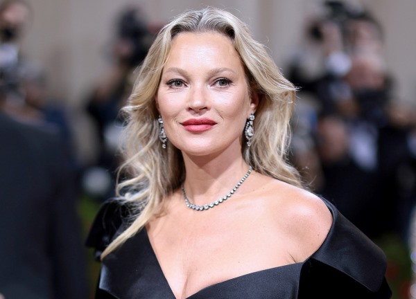 Kate Moss từ chối già đi: "Tôi không bước sang tuổi 50 đâu"