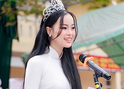 Á hậu Đào Thị Hiền về trường cũ trao học bổng