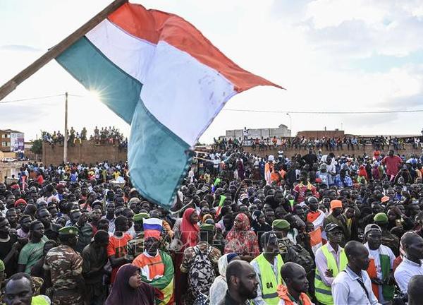 Báo Le Monde: Pháp đang có kế hoạch rút quân khỏi Niger