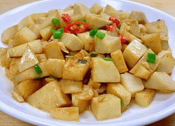 Củ này có giá 25.000đ/kg, người Nhật gọi là &#8220;củ trường sinh&#8221;, nấu lên ăn ngon hơn thịt lợn, vừa dọn ra đã hết sạch