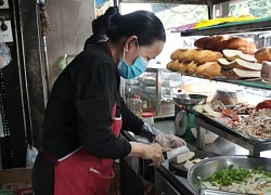 Dì Hai Lành bán bánh mì vỉa hè mua được 9 căn nhà, dựng vợ gả chồng cho các em