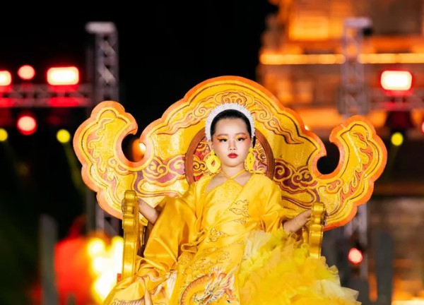 H'Hen Niê, Lương Thùy Linh, Lê Hoàng Phương đổ bộ fashion show 'Tinh hoa cố đô'