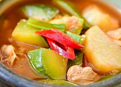 Ngày thu mát mẻ nấu canh bí ngòi cay thì ngon miễn bàn