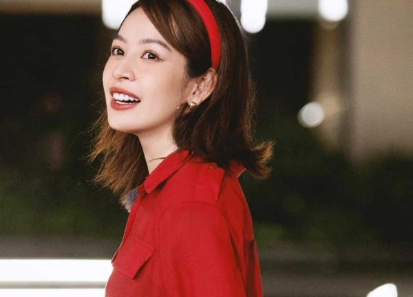 Thời trang đi show trẻ trung của Chi Pu, 30 tuổi mà 'hút hồn' hơn thiếu nữ